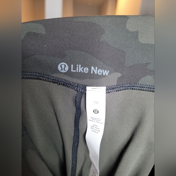 🍋 NWOT Lululemon Green Camo sz 18 "Like New" Aligns cropped 21" inseam - Picture 6 of 7